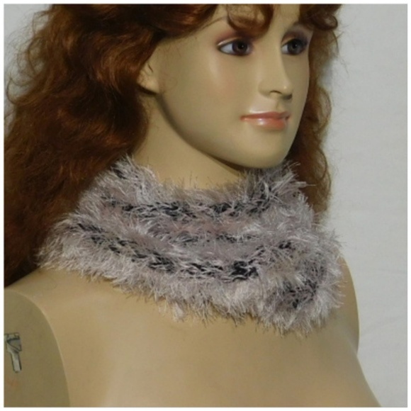 Scarf, circle, multiple wrap around styles. Knit, - Picture 5 of 8